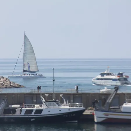 Al Centre Del Port Cambrils